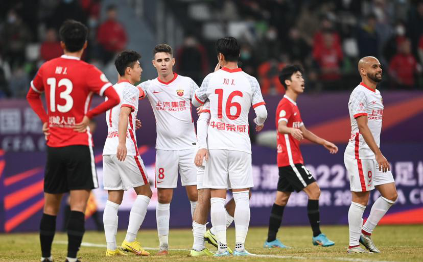 赛前上海海港完成体检——足总杯节点到来,目标明确,资深球员宣示担当 赛前上海海港完成体检——足总杯节点到来,目标明确,资深球员宣示担当